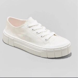 Mad Love Women's Fran Sneakers White size 8 **2 for 20**